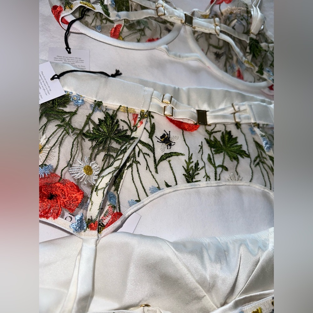 NWT Rare Studio Pia Flora Full White Silk Embroidered Floral Lingerie Set - Picture 11 of 15